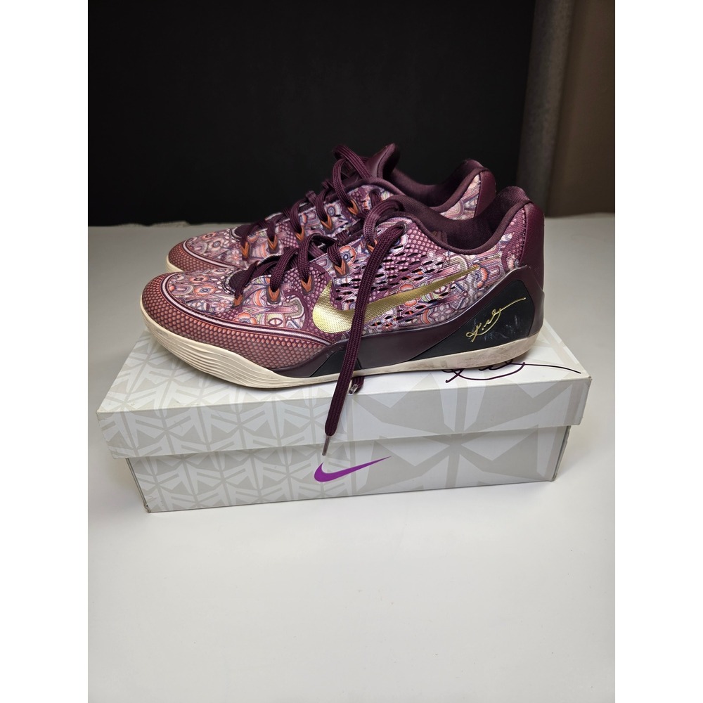Nike Kobe IX Basketball Mens 10 Merlot Silk Road Low 646701-676 Gold Signature